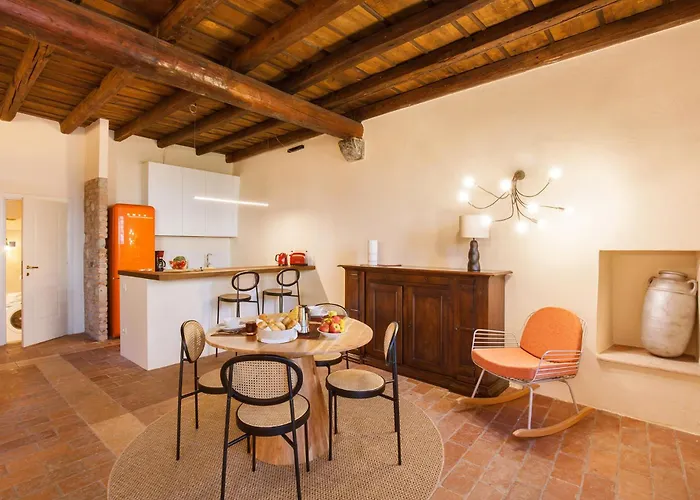 Castello With Pool Apartment