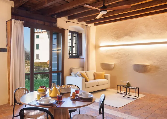 Castello With Pool Apartment