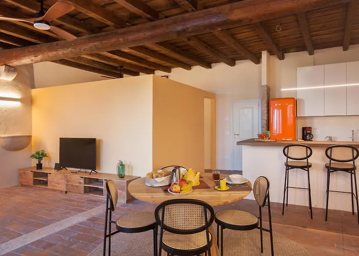 Castello With Pool Apartment