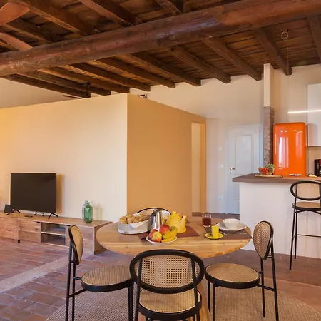 Castello With Pool Apartment